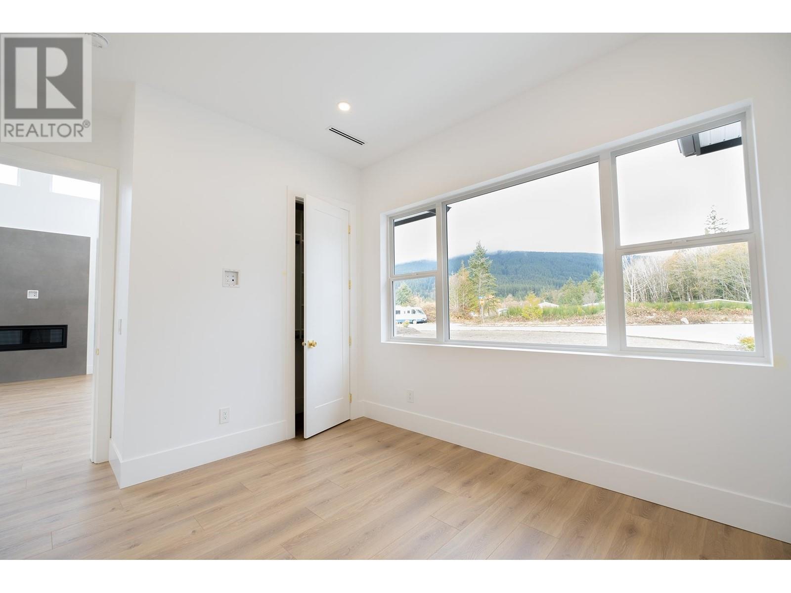 1415 STARDUST PLACE, Gibsons