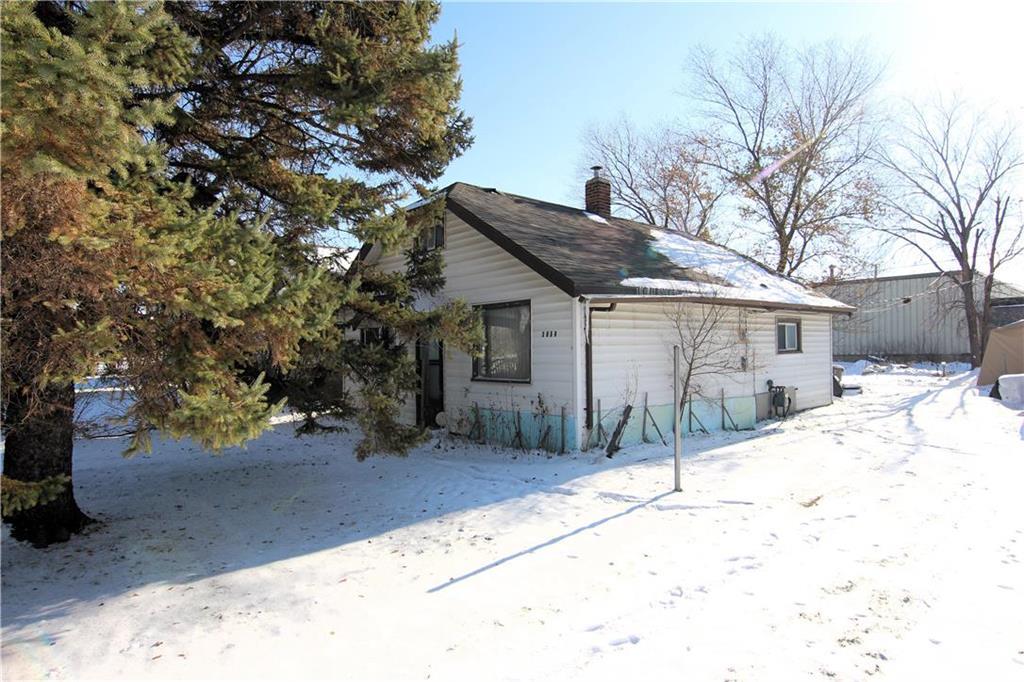 2 Bedroom Residential Home For Sale | 1054 Brussels Street | Winnipeg | R2J0J1