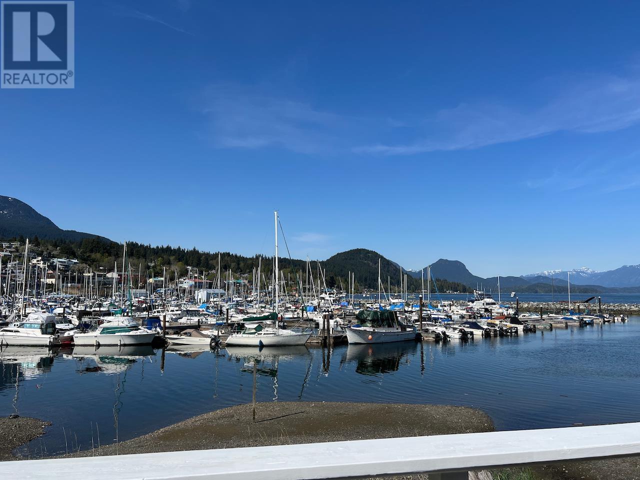 650 BAY ROAD, Gibsons