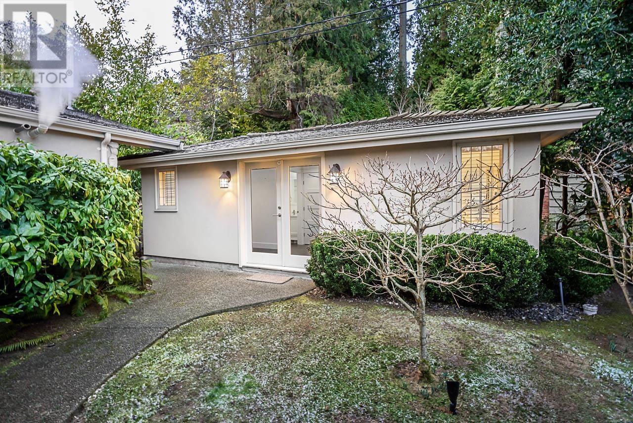 4480 ROSS CRESCENT, West Vancouver, BC V7W 1B2 MLSR2842442