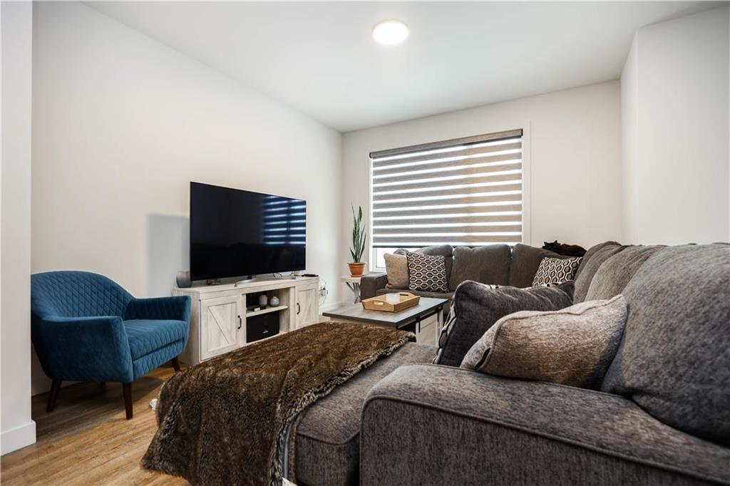 Photo 2 of 447 Marjorie Street, Winnipeg MB