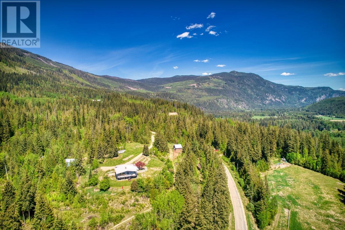  2495 Samuelson Road, Sicamous