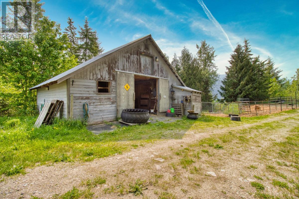  2495 Samuelson Road, Sicamous