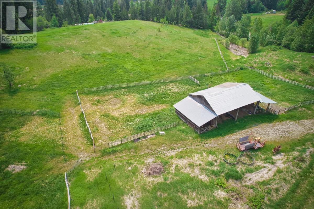  2495 Samuelson Road, Sicamous