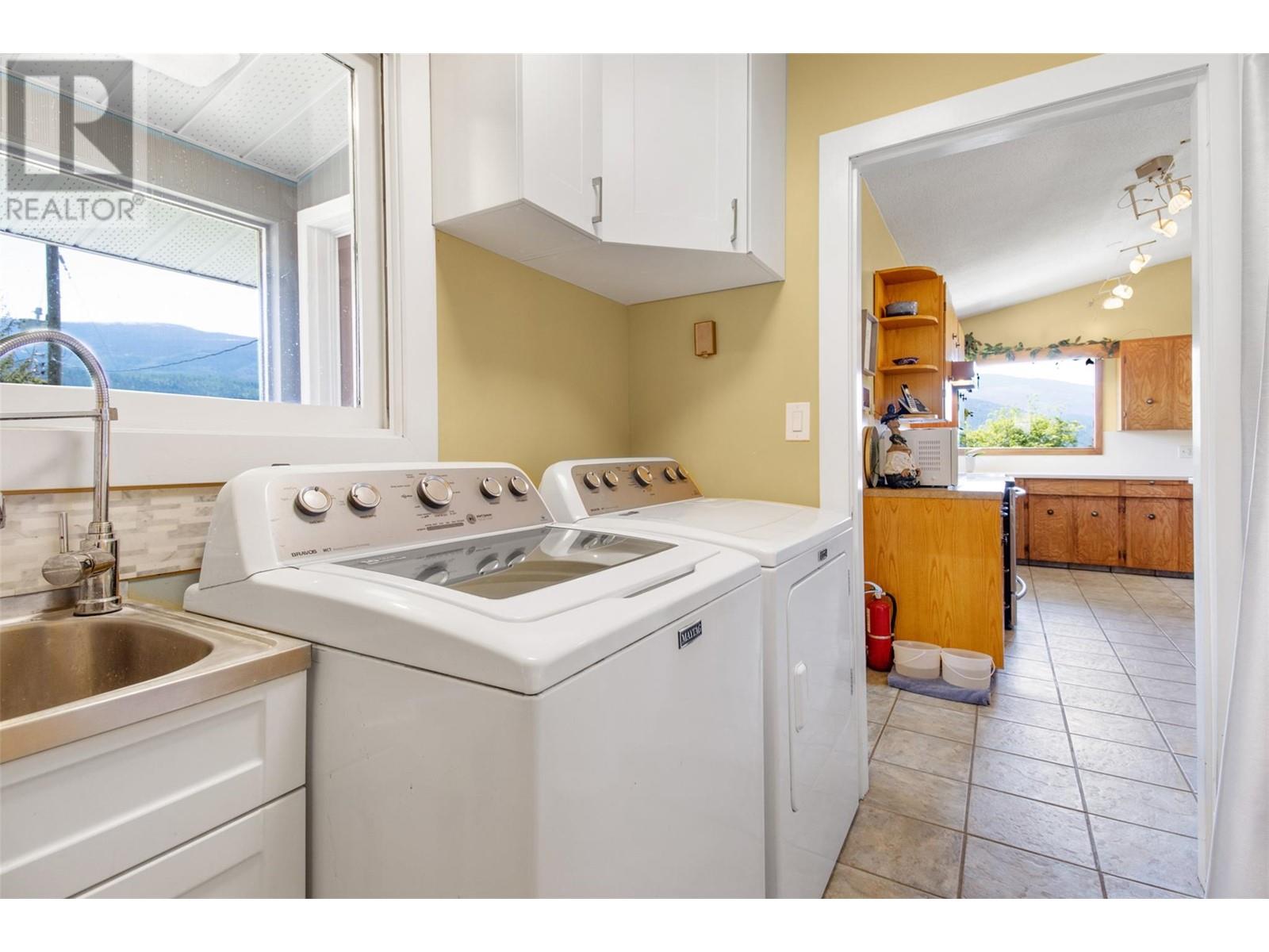  2495 Samuelson Road, Sicamous