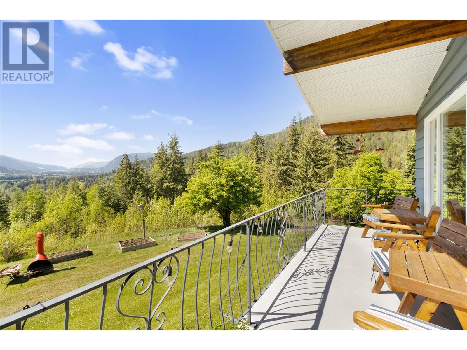  2495 Samuelson Road, Sicamous