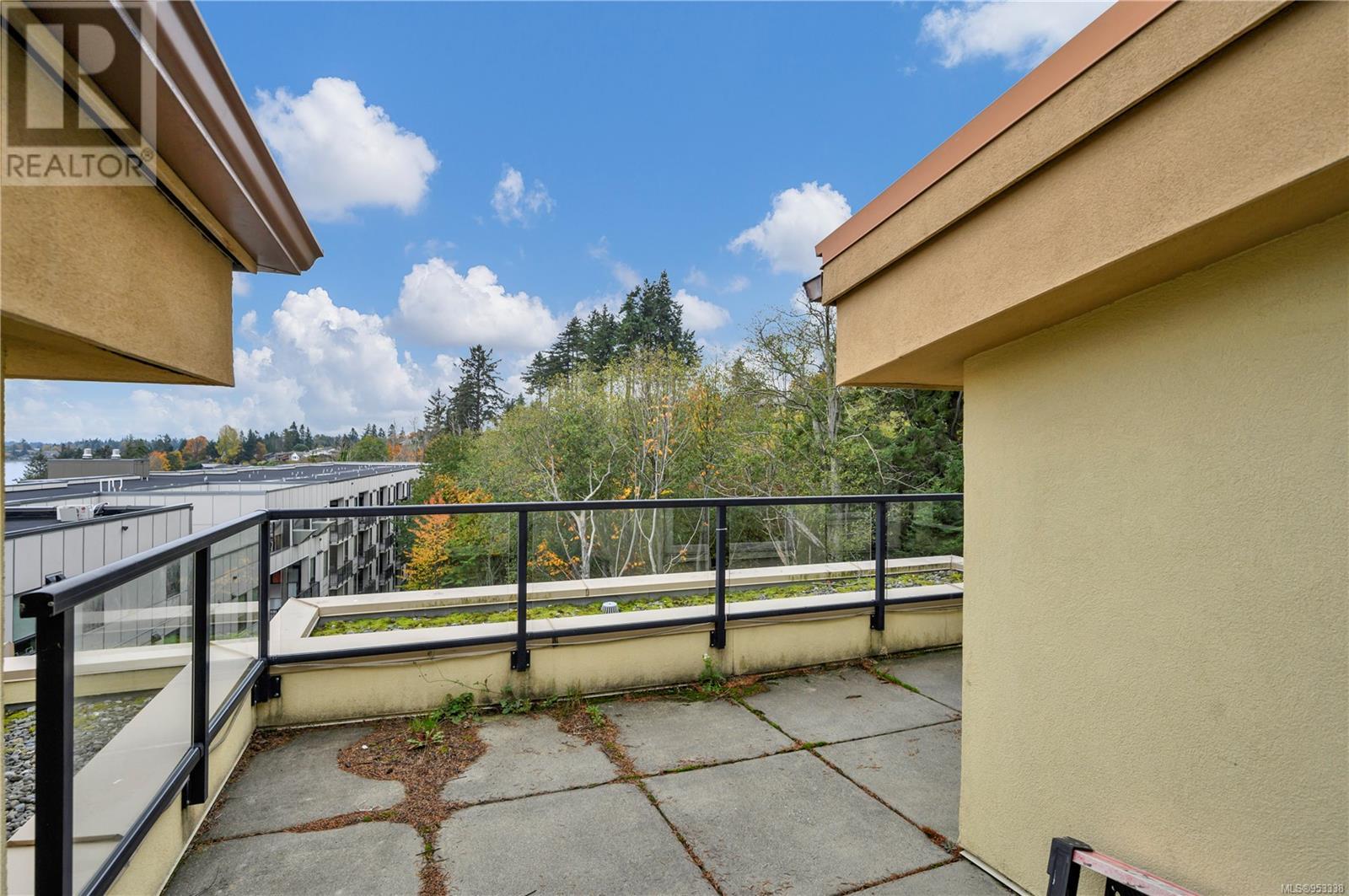 405 1392 Island Hwy S, Campbell River