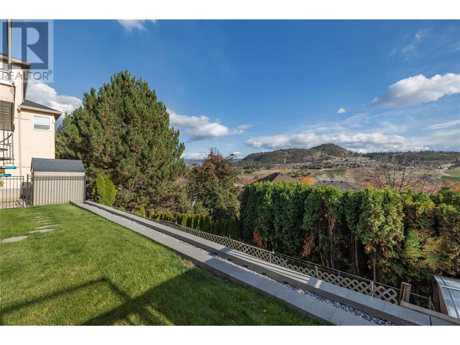  573 Spruceview Place North, Kelowna