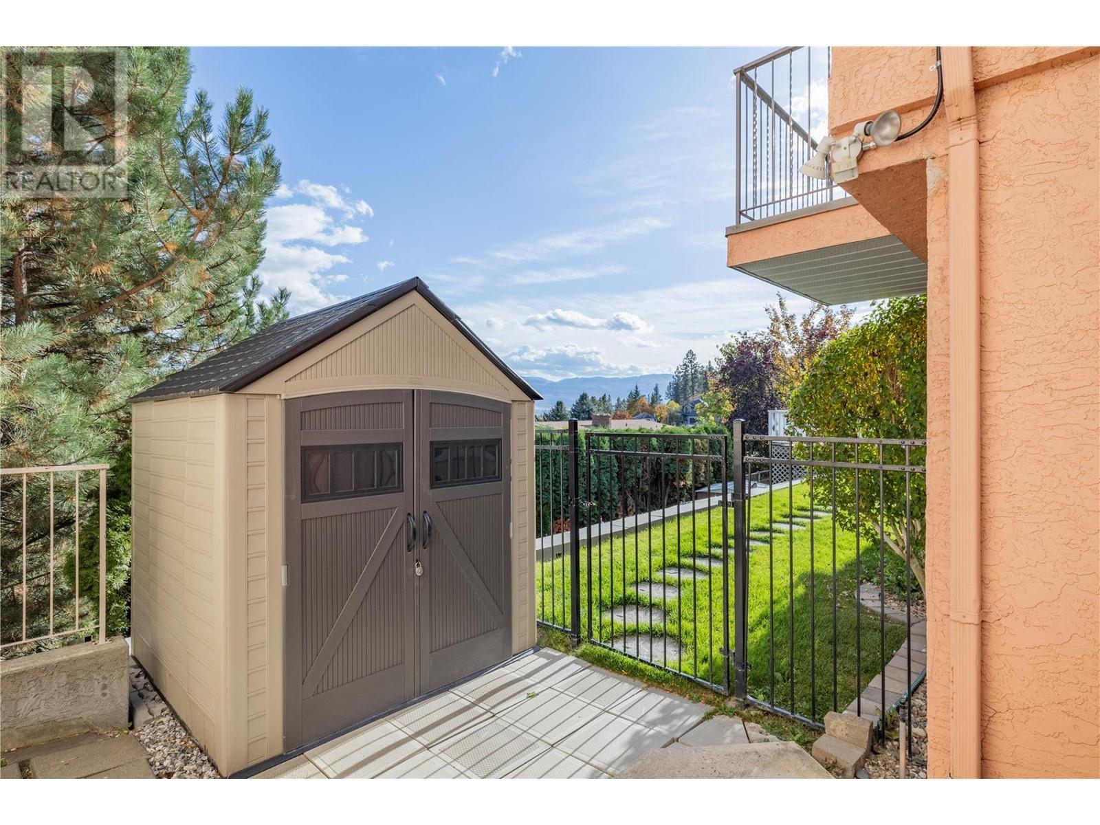 573 Spruceview Place North, Kelowna