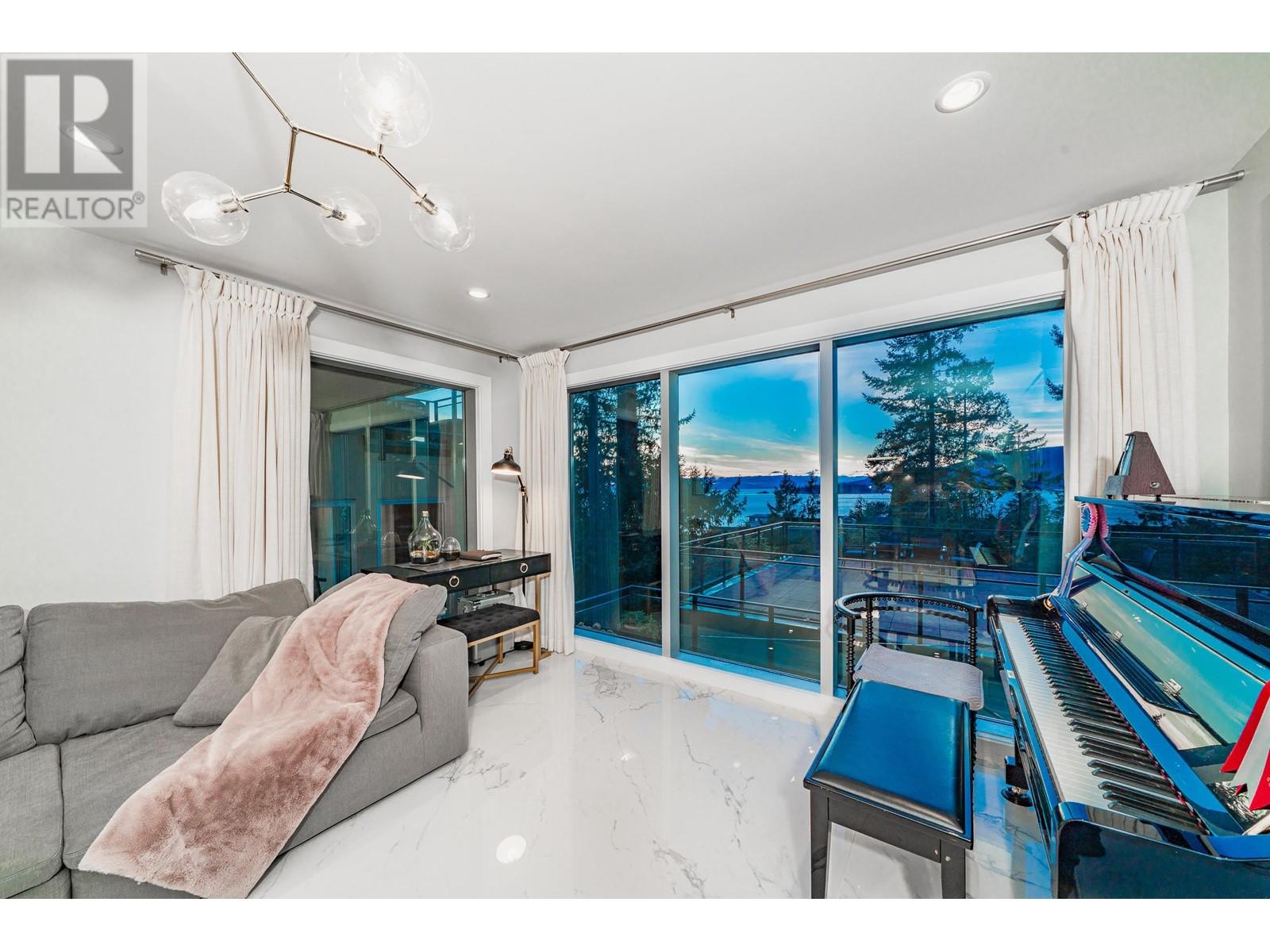 5290 GULF PLACE, West Vancouver