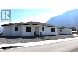 1021 3RD Street, Keremeos