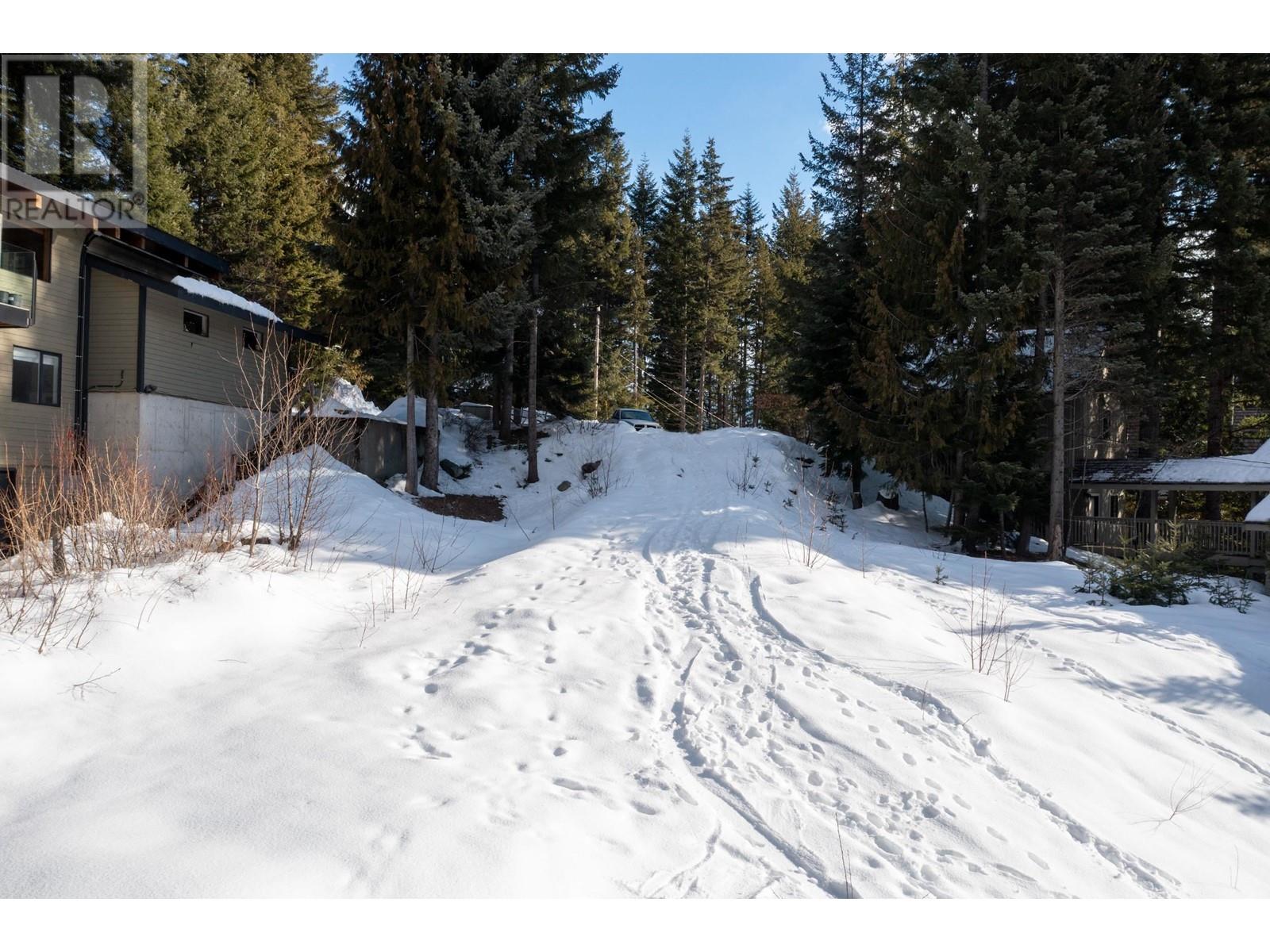 8648 LAKEWOOD COURT, Whistler real estate listing R2853797