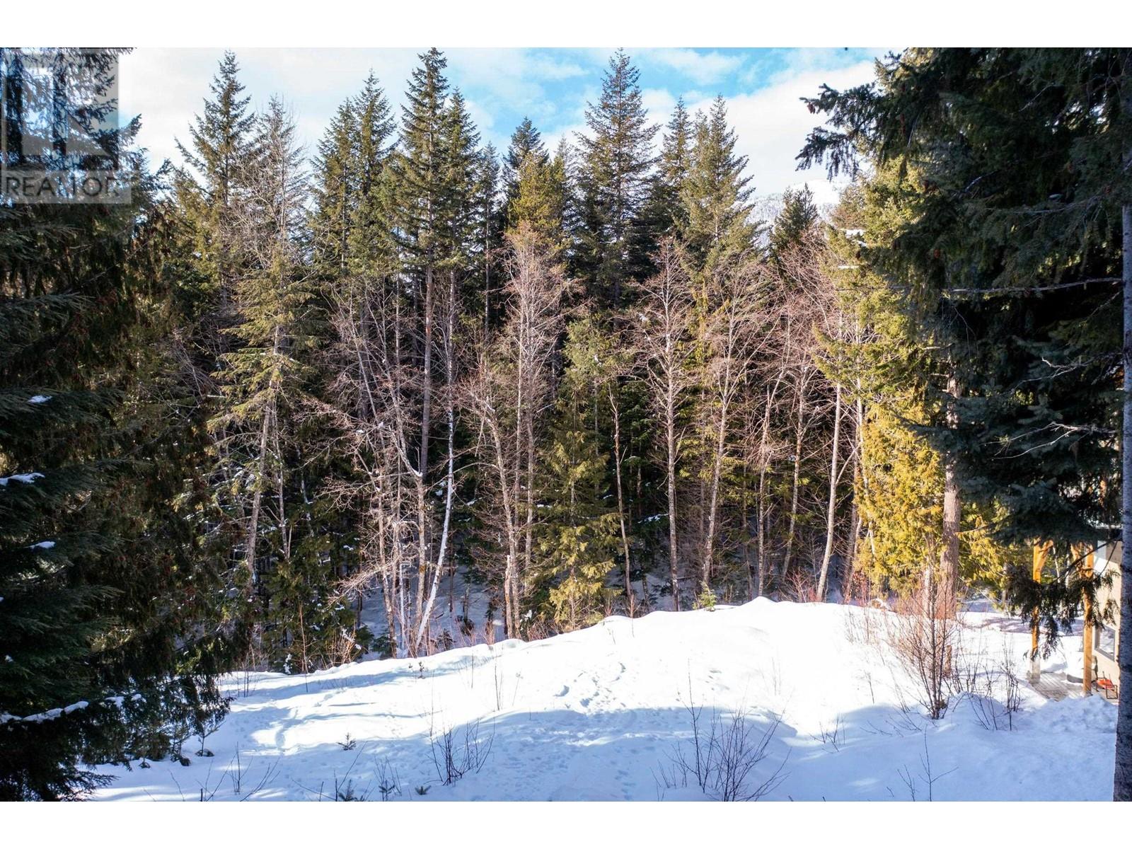 8648 LAKEWOOD COURT, Whistler real estate listing R2853797
