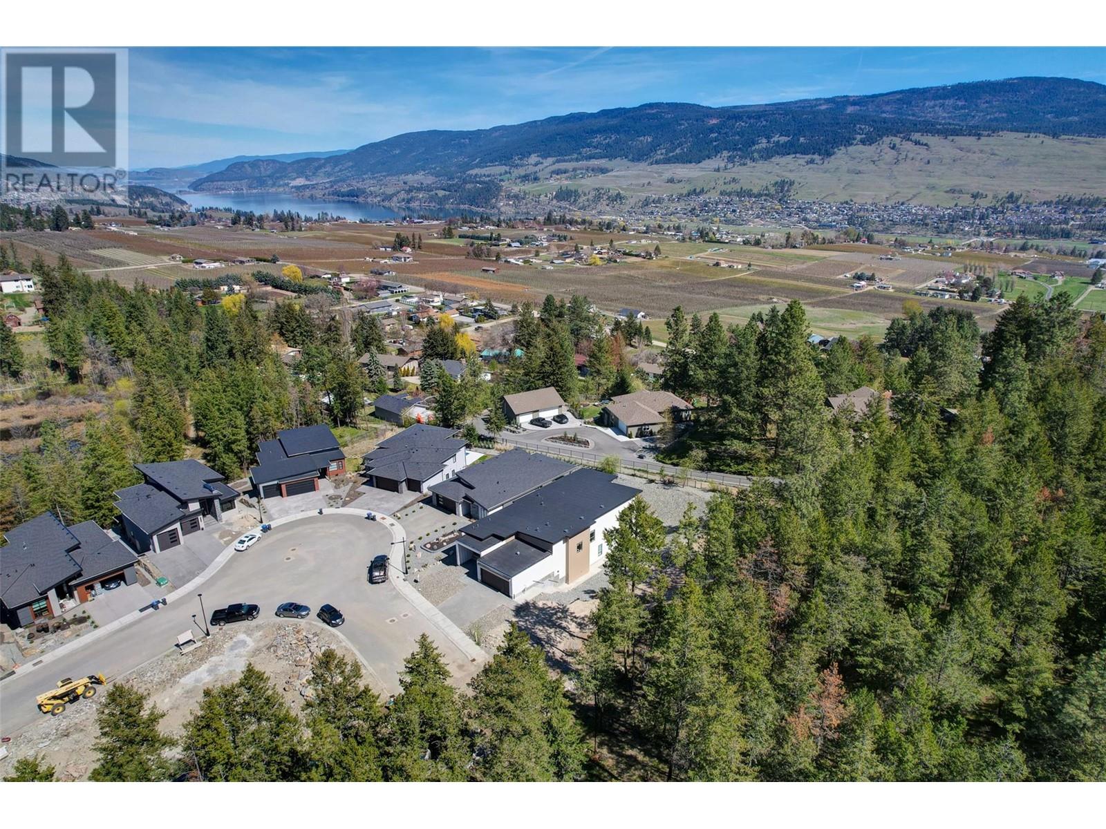  10287 Beacon Hill Drive, Lake Country