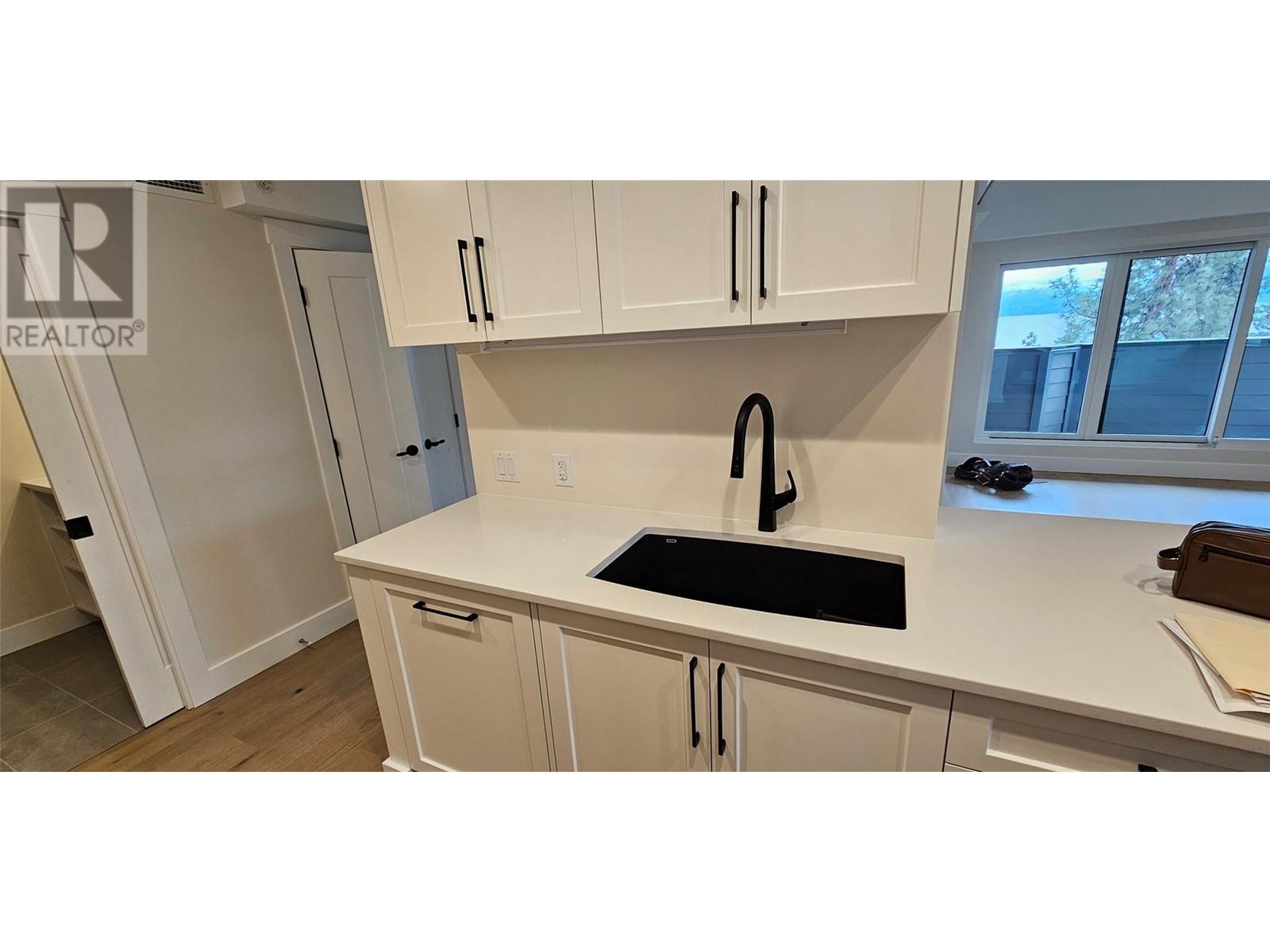 217 ELM Avenue Unit# 301, Penticton