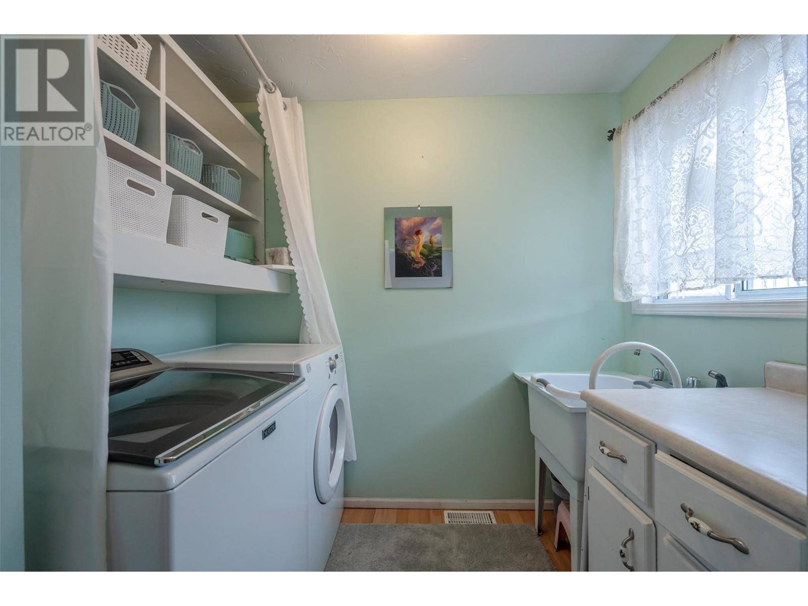  13013 Rosedale Avenue, Summerland