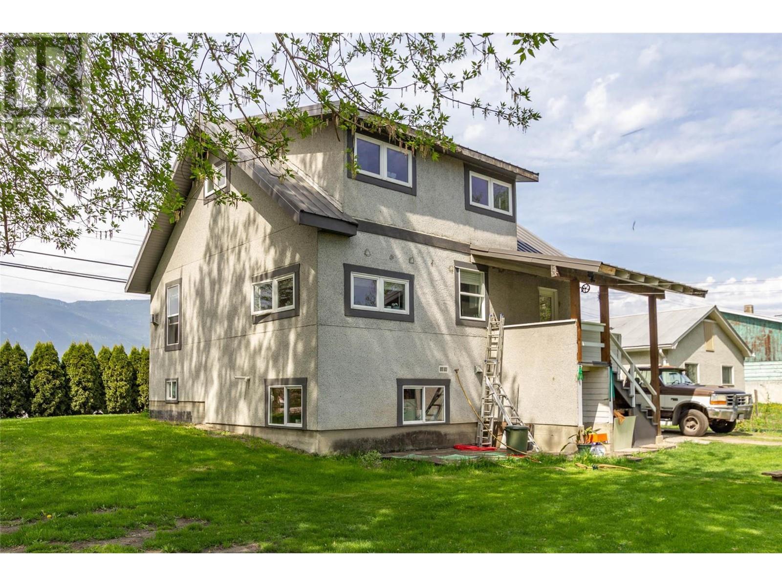  710 10 Street Southwest, Salmon Arm