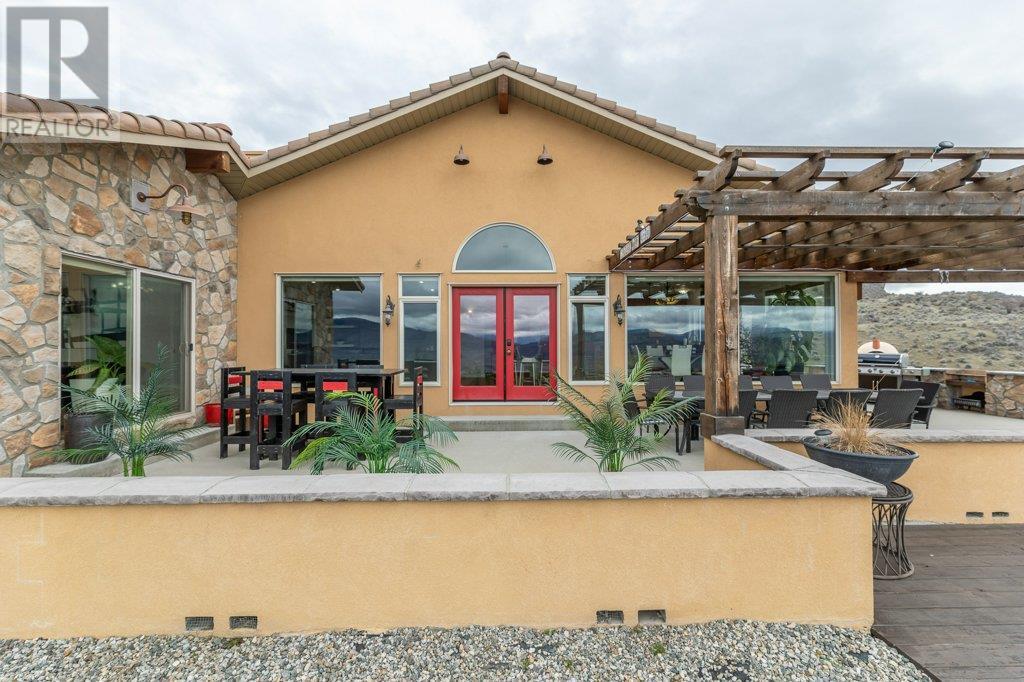 1551 HWY 3, Osoyoos