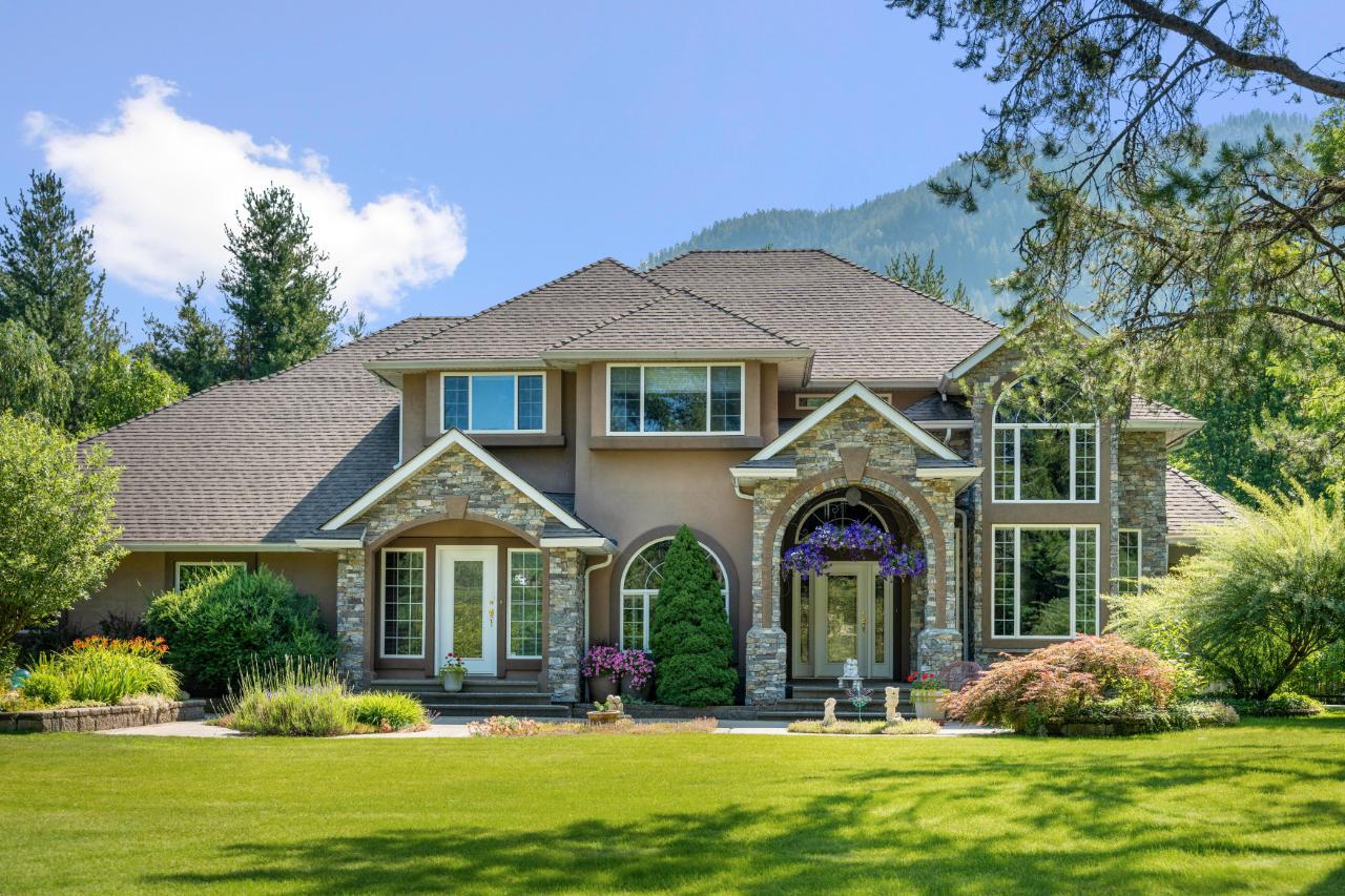 880 Waterloo Road, Castlegar
