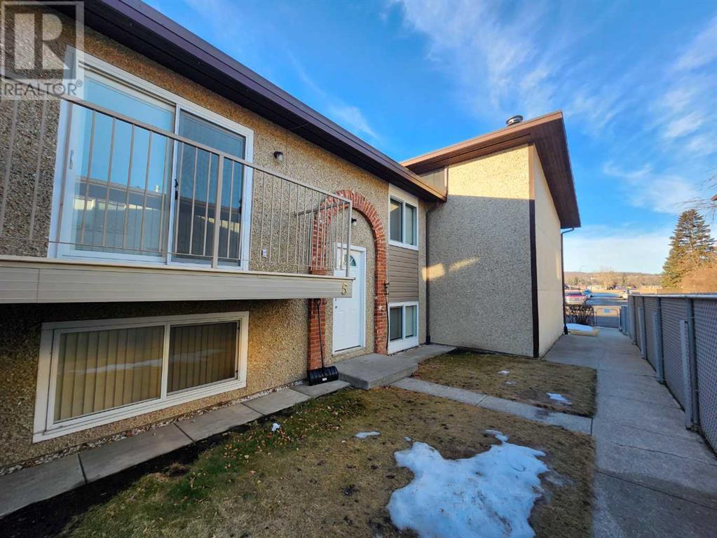 Multi-family House for Sale in  Huntley Close NE Huntington Hills Calgary 