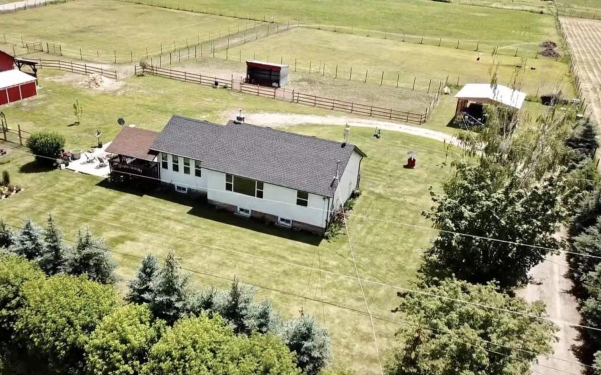 5240 HILLVIEW ROAD, Grand Forks