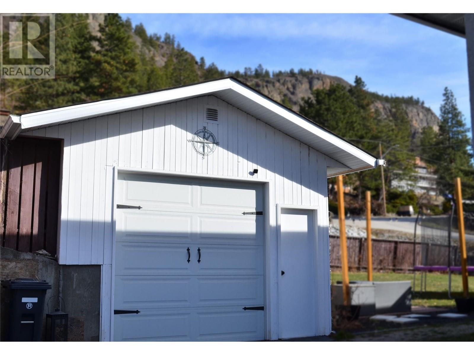  11029 Victoria Road, Summerland