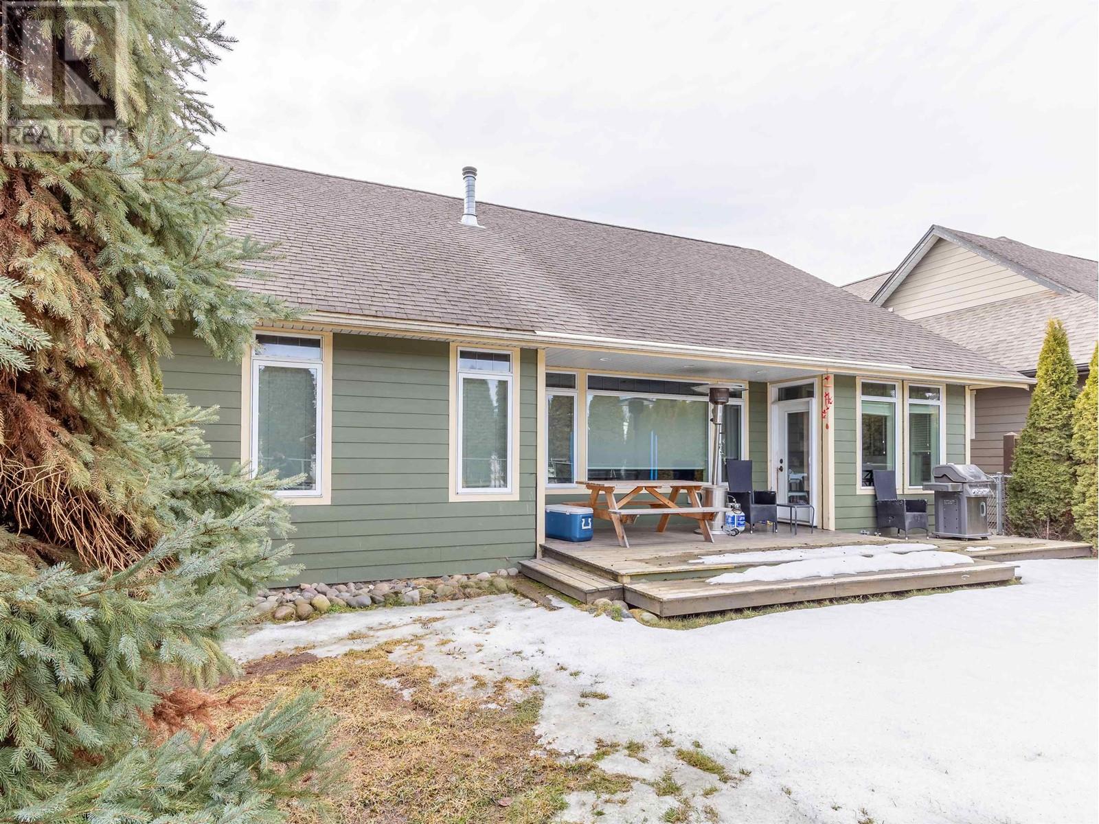 3258 3RD Avenue, Smithers