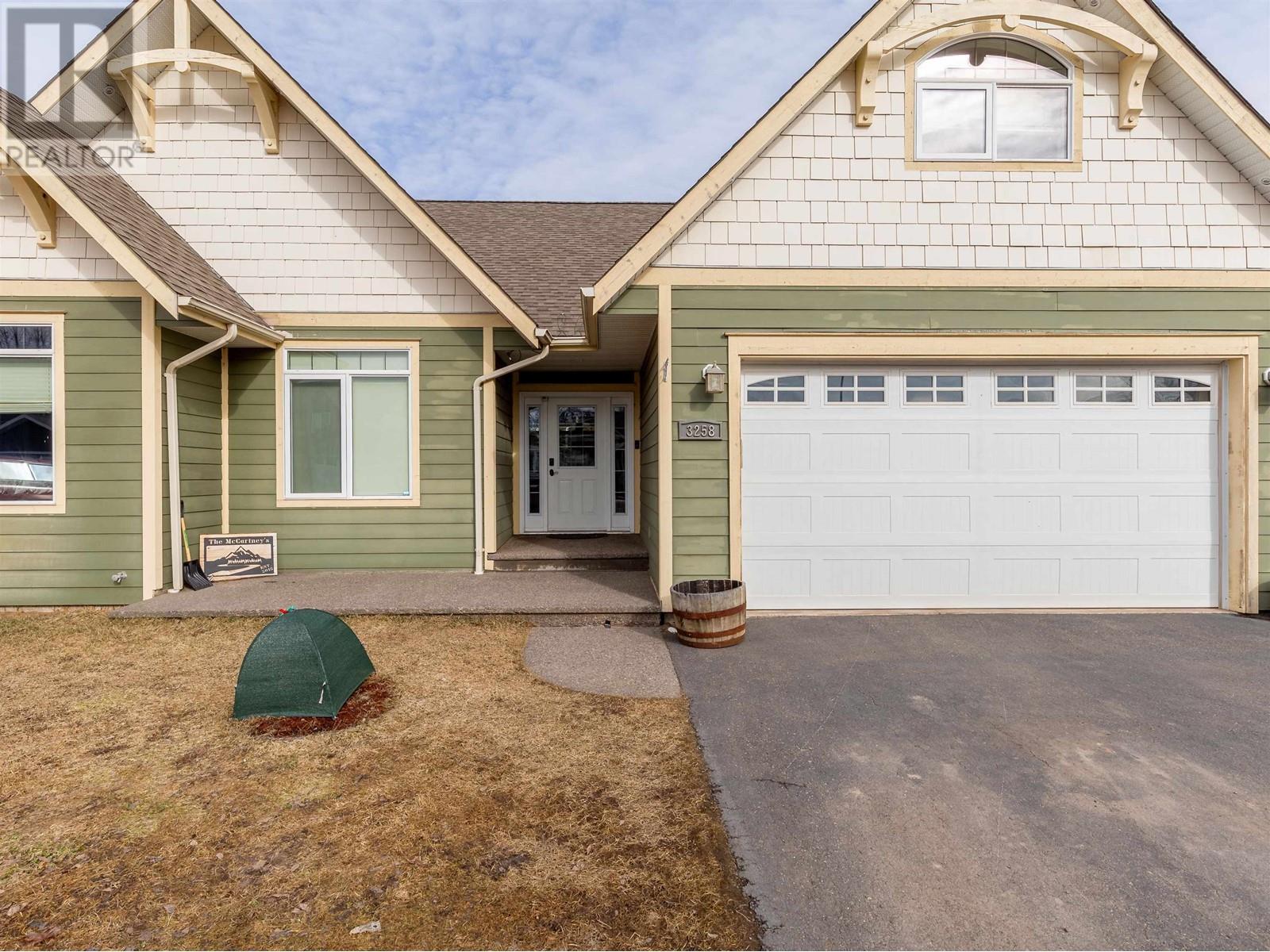 3258 3RD Avenue, Smithers