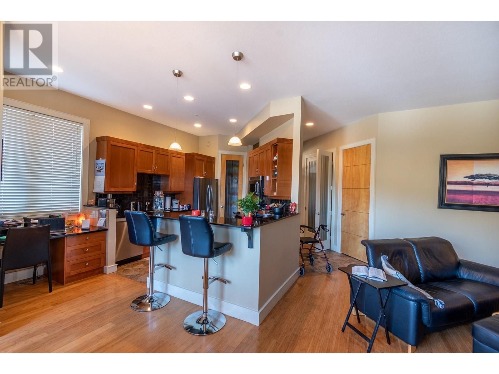 5 101 Falcon Point Way, Vernon