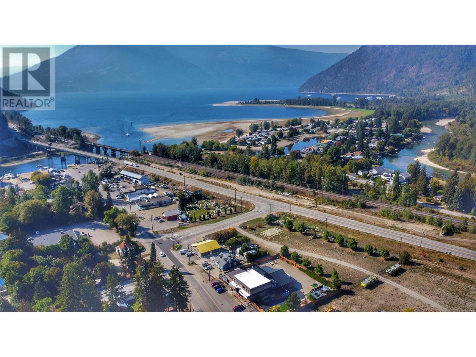  401 Finlayson Street, Sicamous