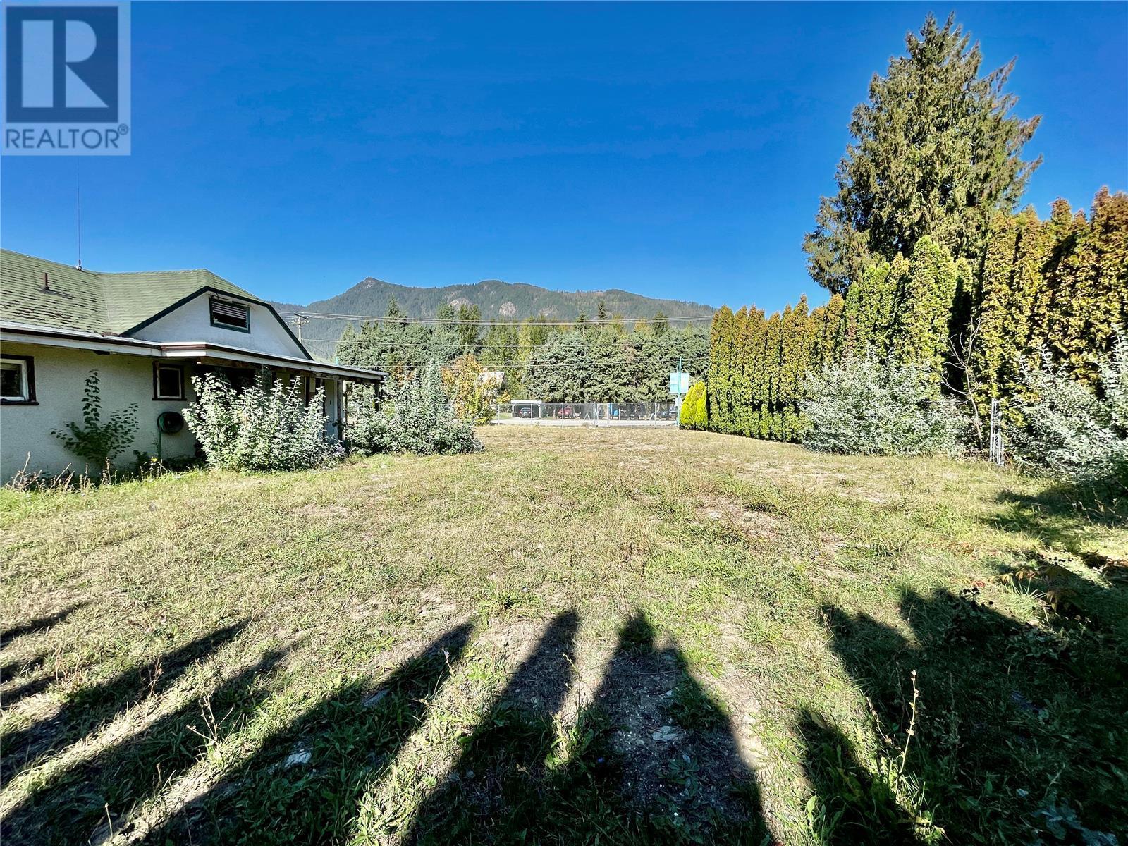  401 Finlayson Street, Sicamous