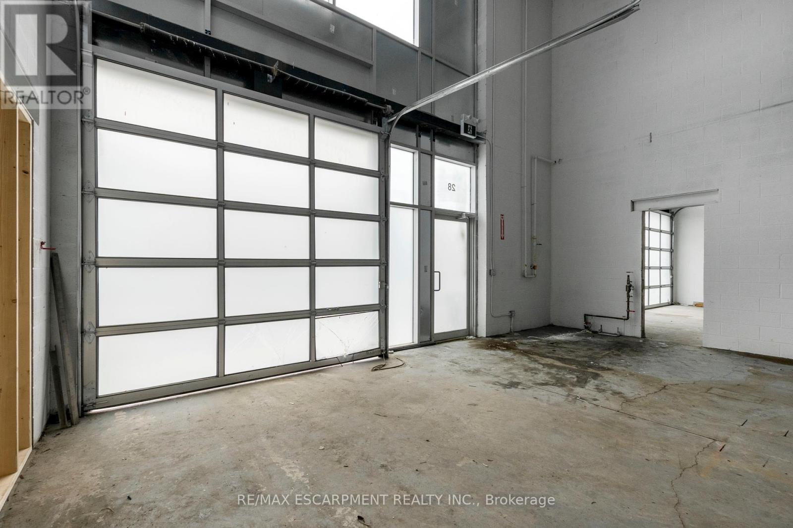 Photo 11 of 29 1156 King Road, Burlington ON