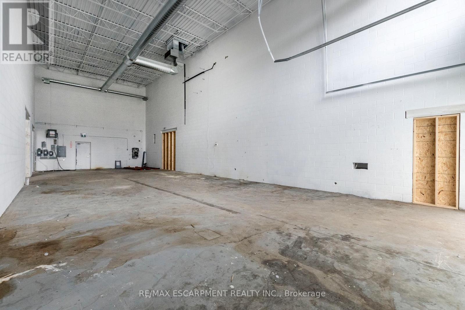 Photo 12 of 29 1156 King Road, Burlington ON