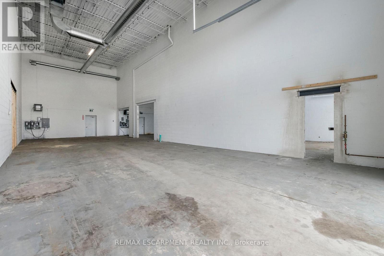 Photo 5 of 29 1156 King Road, Burlington ON