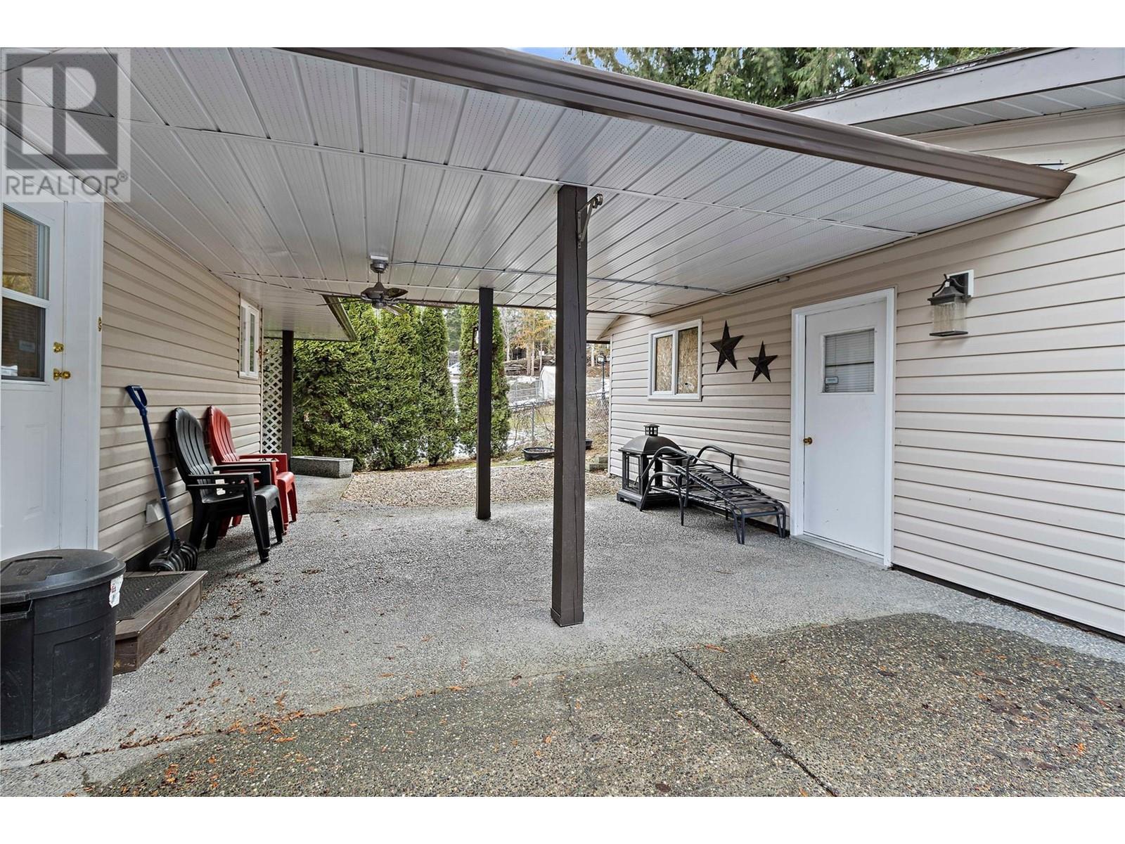  2546 Centennial Drive, Blind Bay