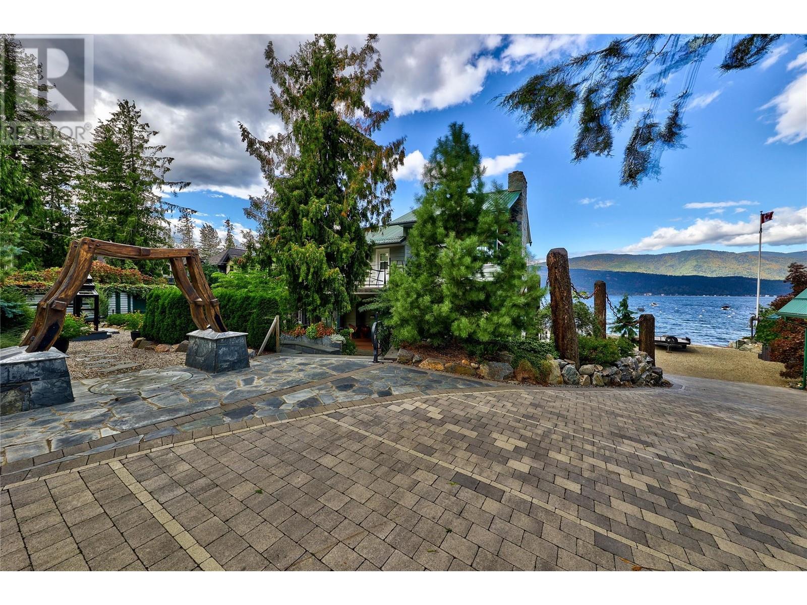  2483 Rocky Point Road, Blind Bay