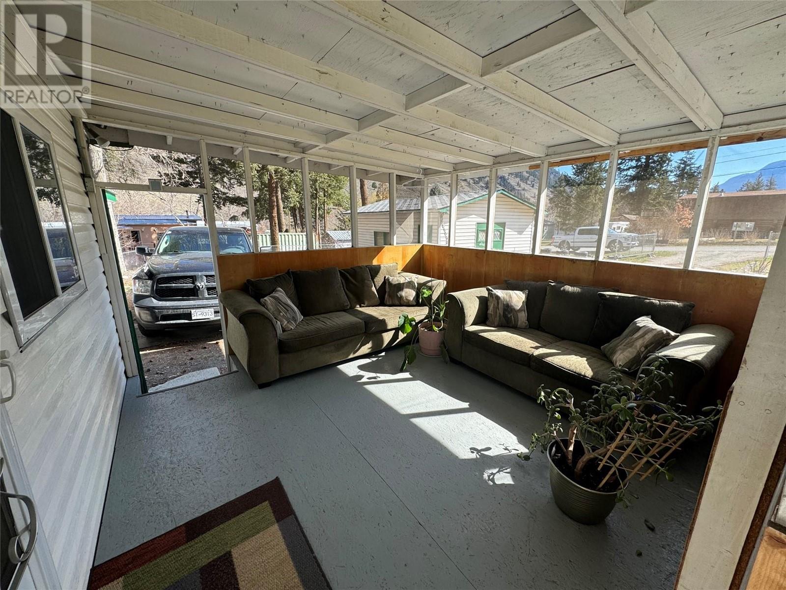  1483 MAIN Street, Olalla