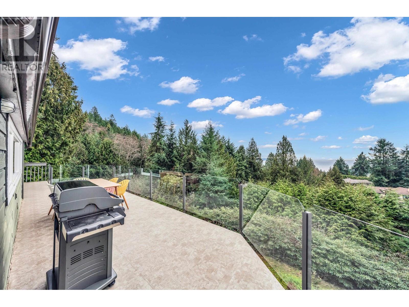 4626 WOODGREEN DRIVE, West Vancouver
