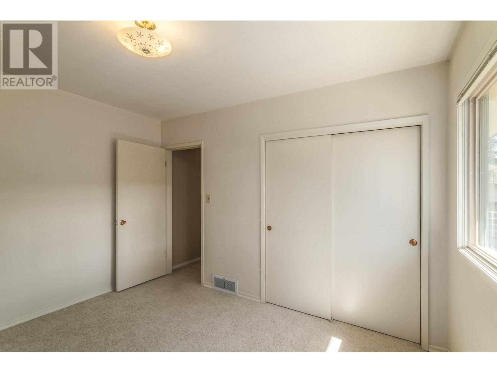 4729 Lakeshore Road - 60