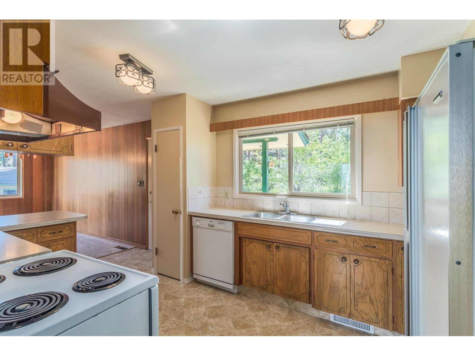  4729 Lakeshore Road, Kelowna