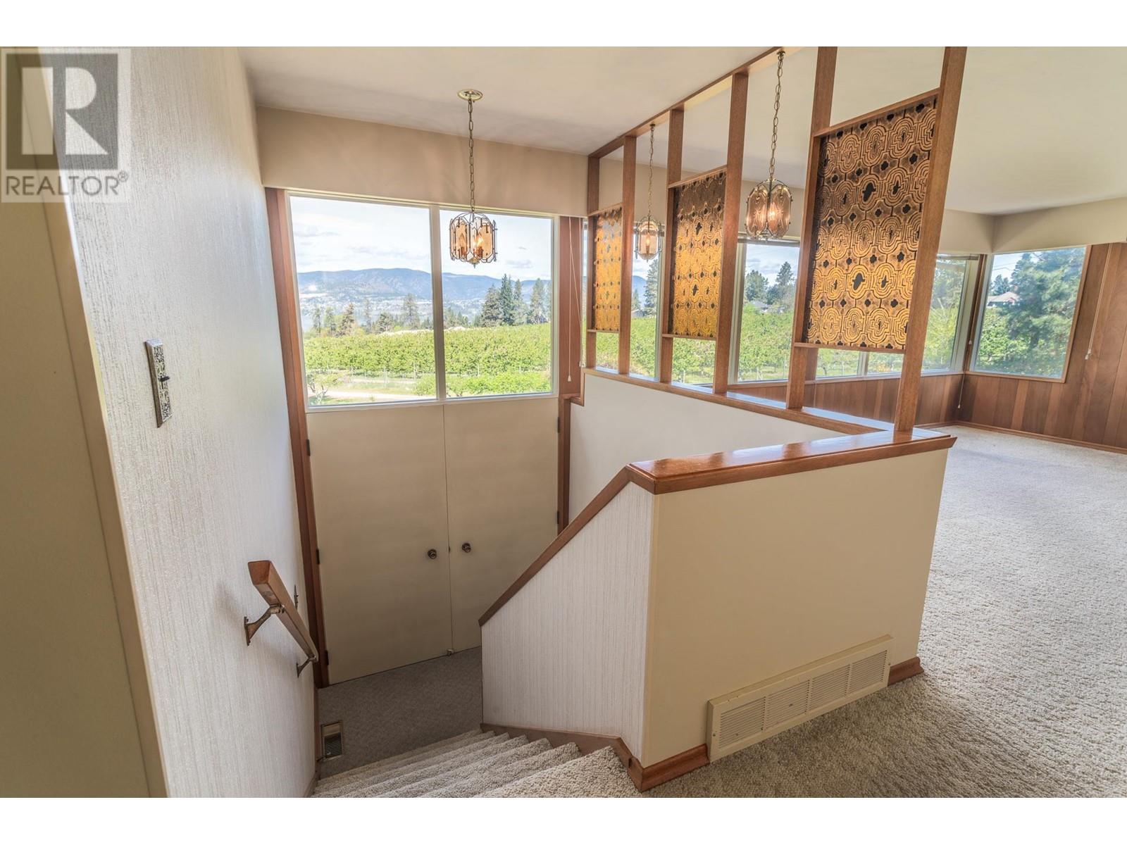 4729 Lakeshore Road - 56