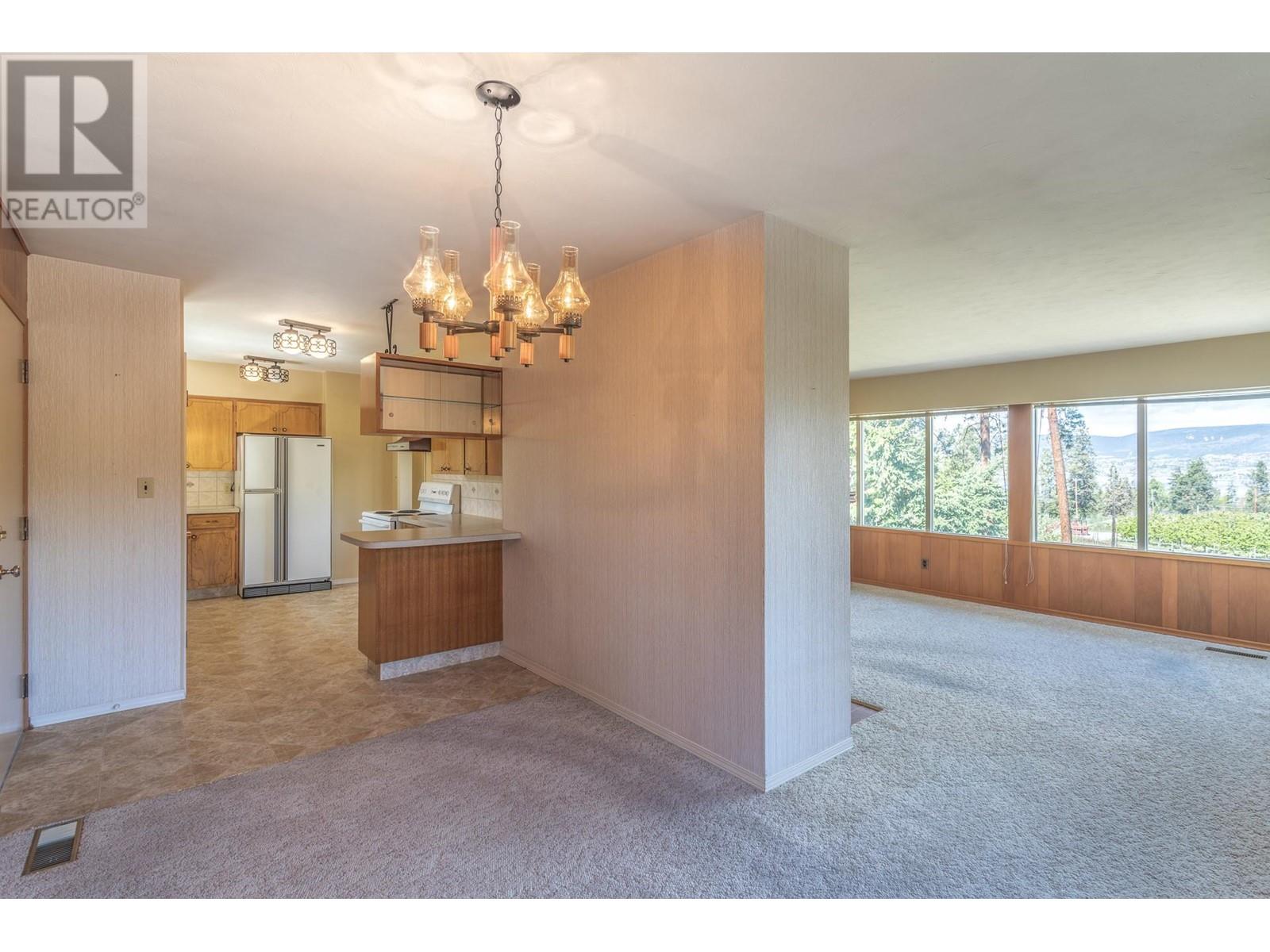4729 Lakeshore Road - 52