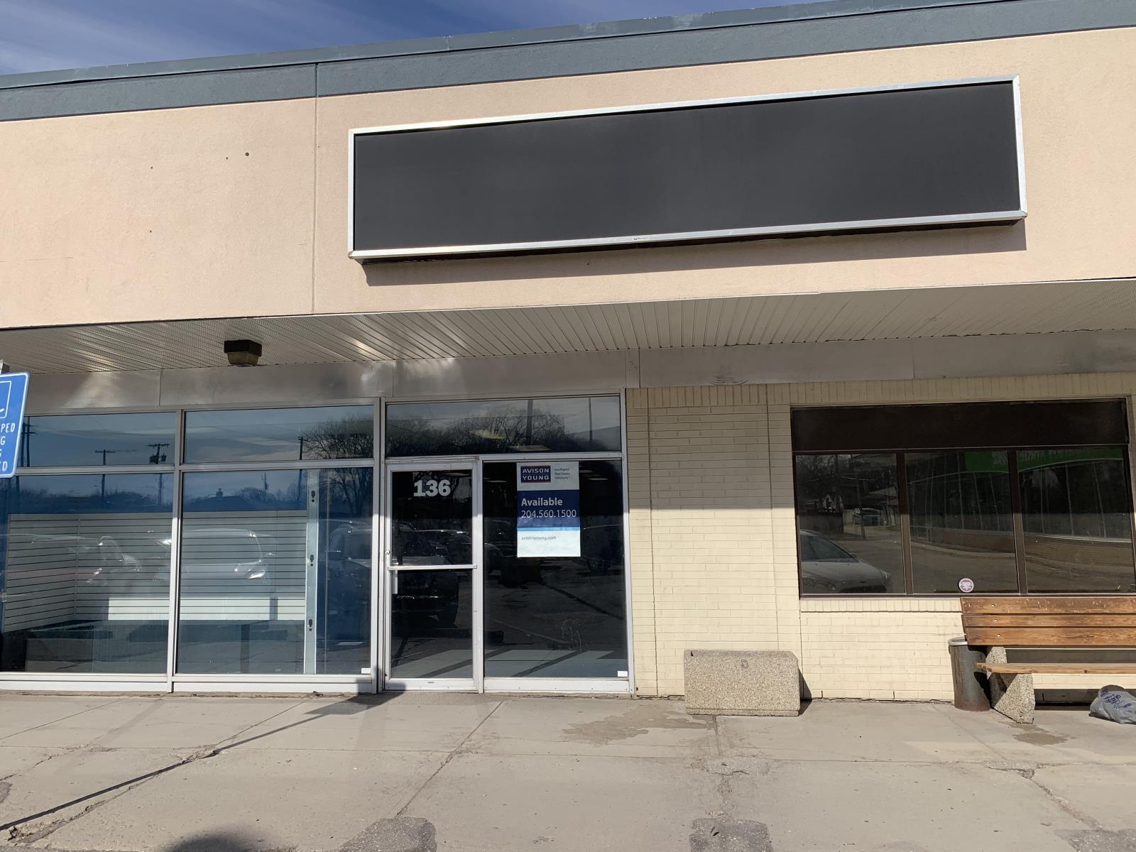 Photo 11 of 701 Regent Ave W, Winnipeg MB