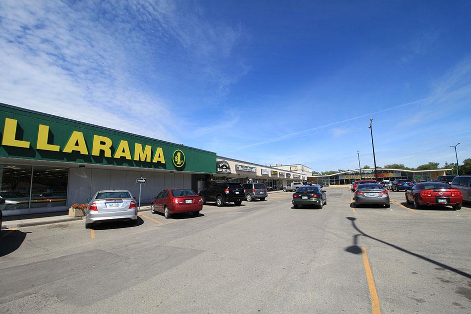 Photo 5 of 701 Regent Ave W, Winnipeg MB