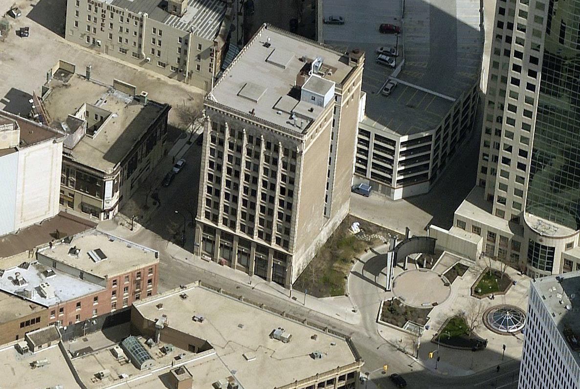 Photo 3 of 213 Notre Dame Ave, Winnipeg MB