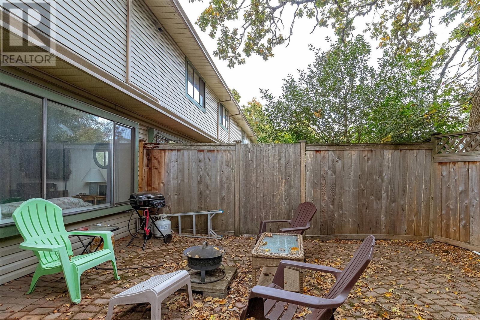 1 748 Meaford Avenue, Langford