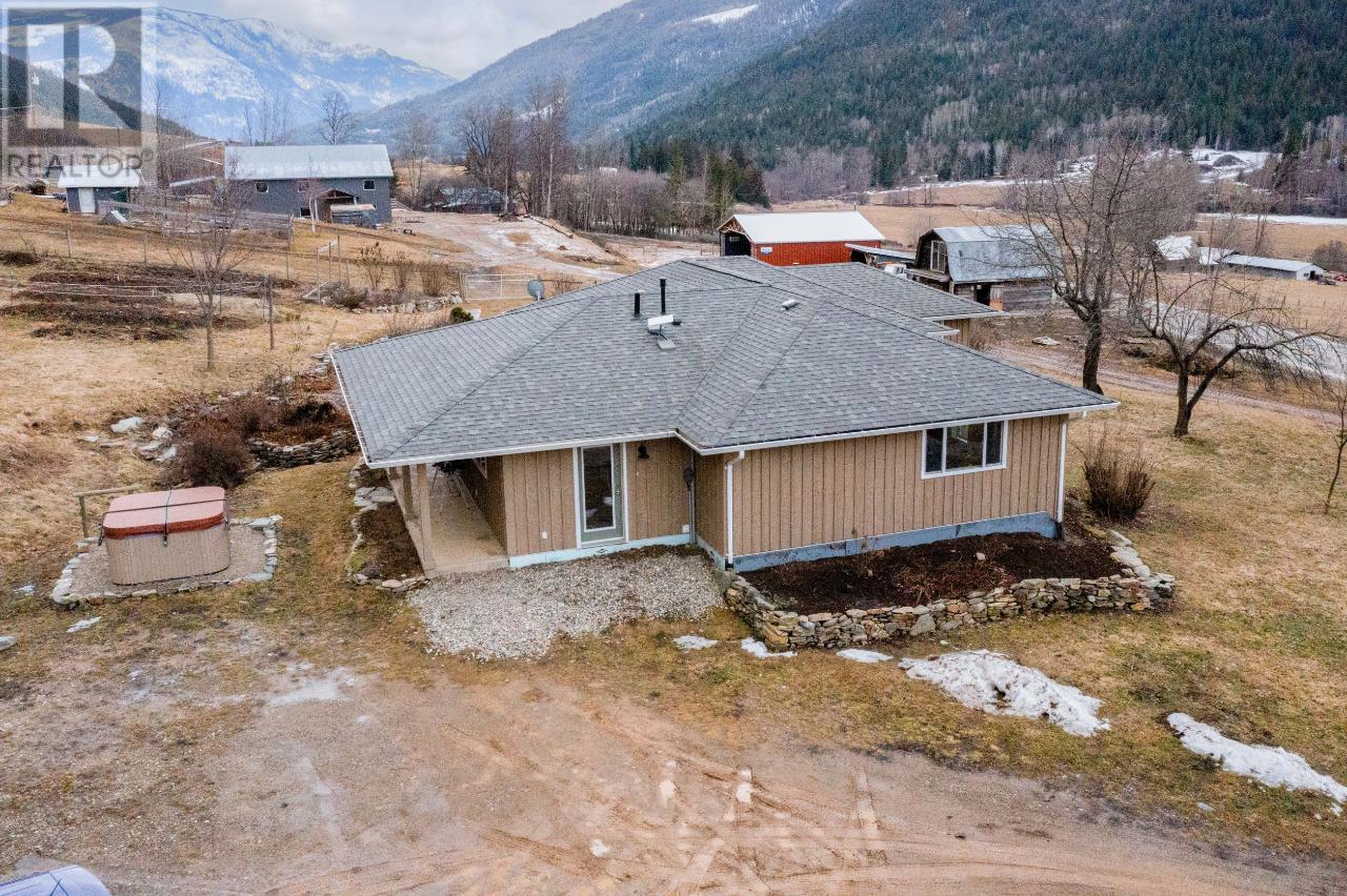430 AGATE BAY ROAD, Barriere