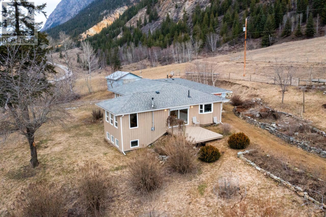430 AGATE BAY ROAD, Barriere