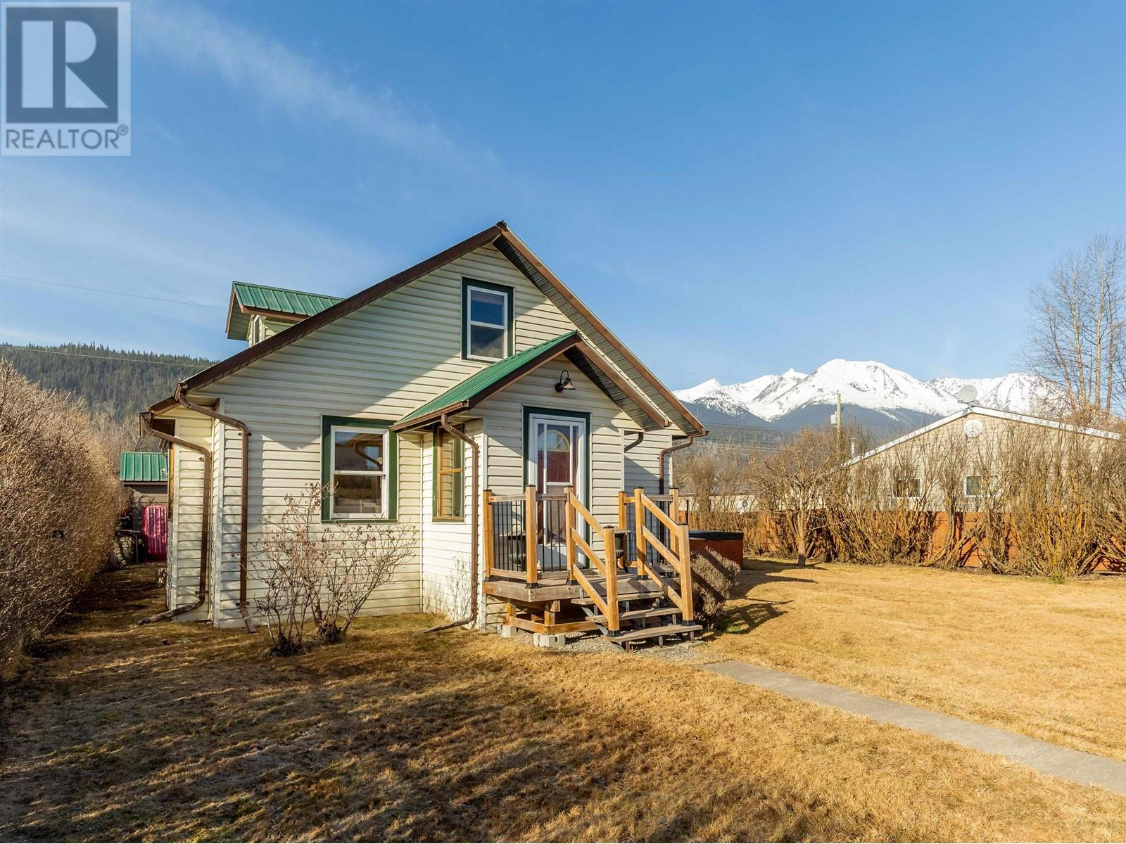3907 2ND Avenue, Smithers