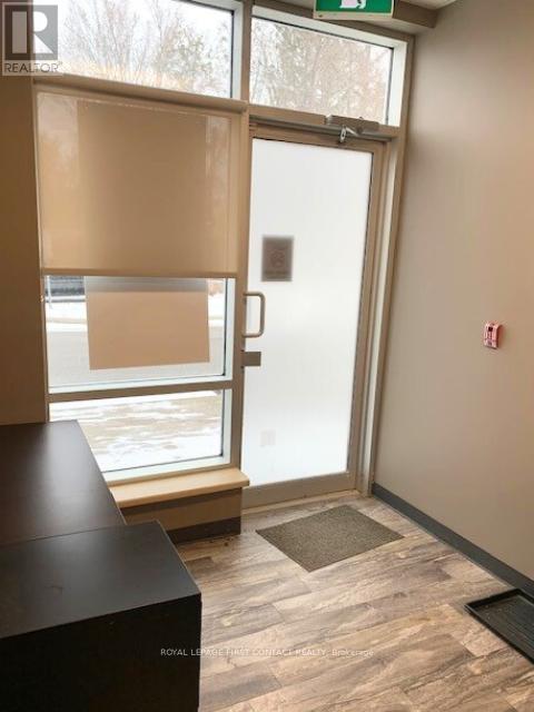 Photo 4 of 105 11 Lakeside Terrace, Barrie ON